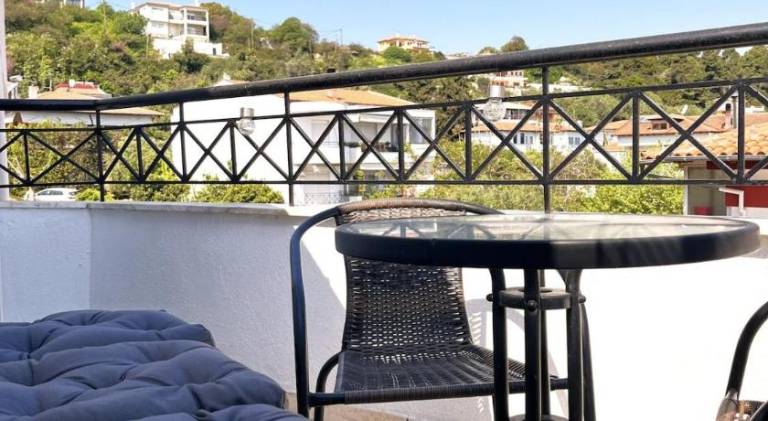 Lovely vacation home with patio | Pets are welcome — photo 5