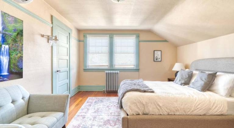 Vacation home with 5 rooms for 12 persons in Portland, OR
