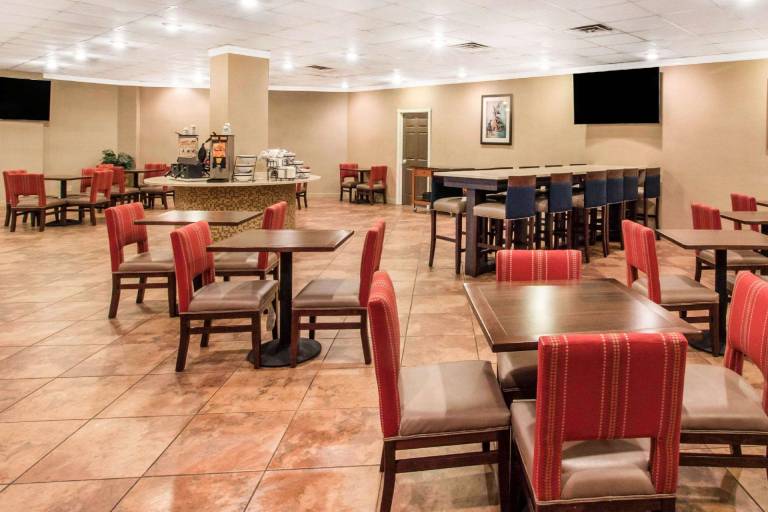 Comfort Inn & Suites Omaha Central — photo 5