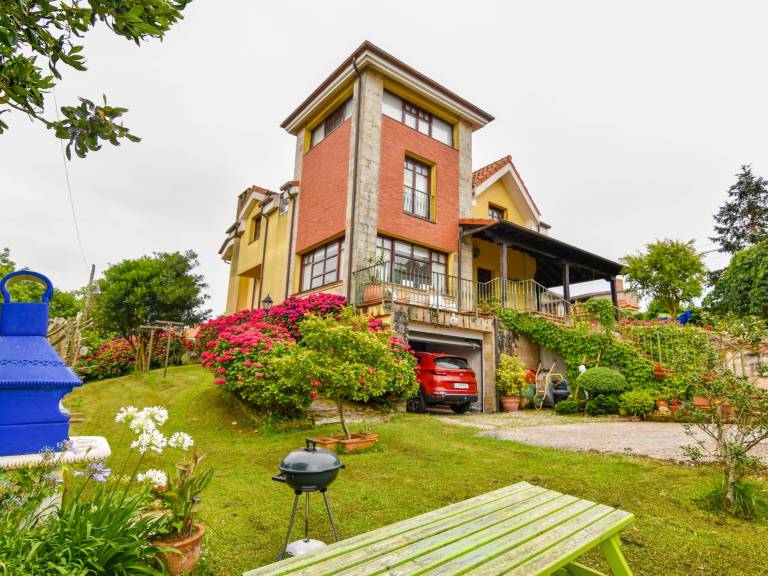 Villa with patio, BBQ & yard — photo 5