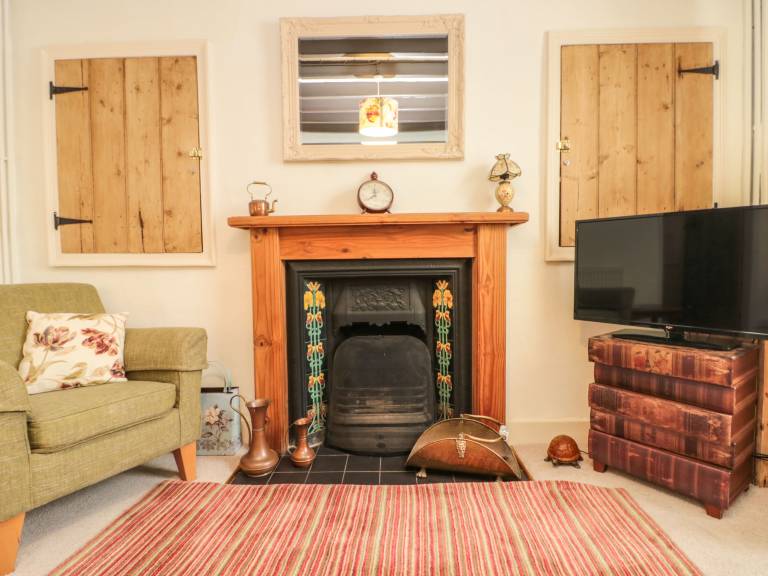 Cottage with garden — photo 4