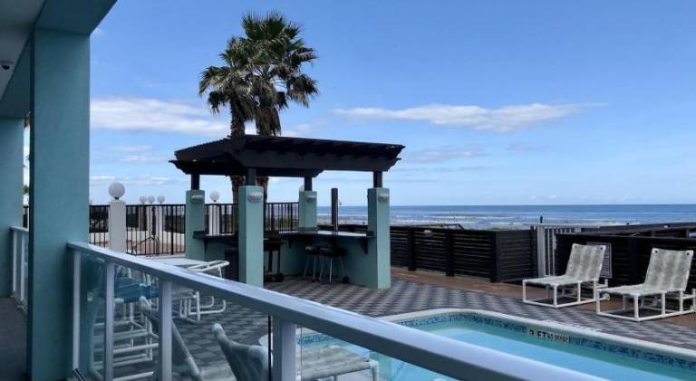 Beachfront 3 Bedroom Condo — photo 3