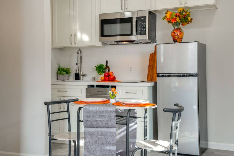 Great for Digital Nomads! Convenient Manteca Apt — photo 2