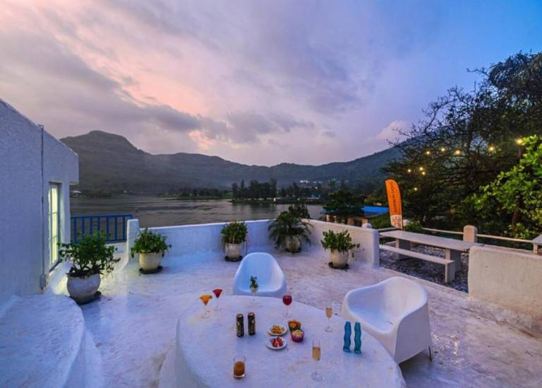 Villa with pool — photo 3