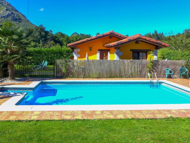 Vacation home with pool, terrace & garden | Beach view — photo 2