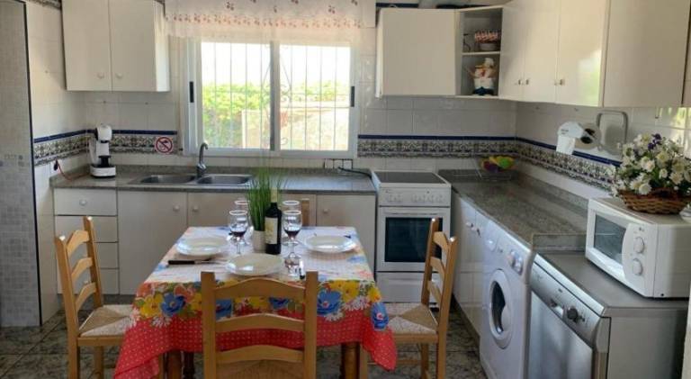 Ample vacation home with pool | Pets are welcome — photo 4
