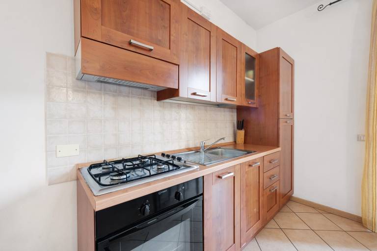 Apartment with patio | City view — photo 4
