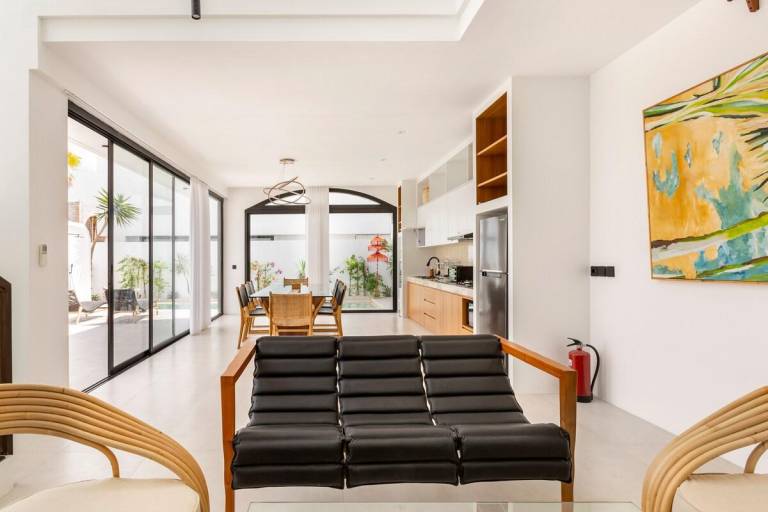 Villa with pool & yard | Good for workation — photo 4