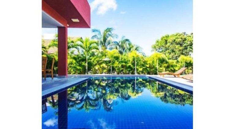 Vacation home with pool in Camaçari