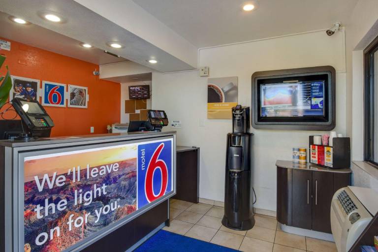 Motel 6 Tempe, AZ - Broadway - ASU — photo 4