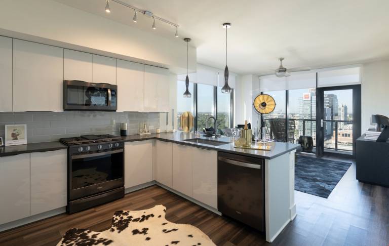 Family-oriented nice apartment with pool | Close to High Museum of Art | Pet-friendly — photo 2