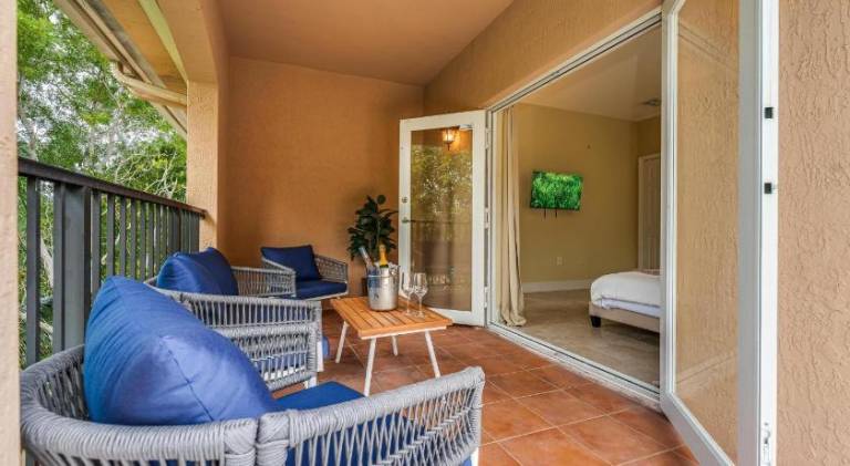 Salty Fox 5BD Oasis w Spa, Beach & Downtown — photo 5