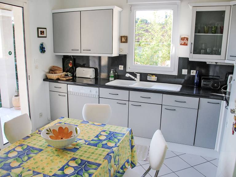Fully equipped spacious house with patio, barbeque & yard | Next to Fort Saint-André | Nature view | Pets are welcome — photo 3