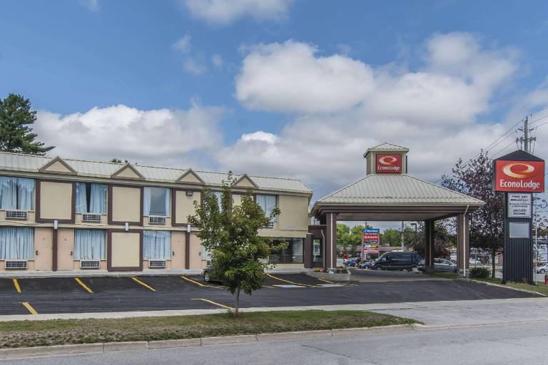 Econo Lodge in Orillia, ON