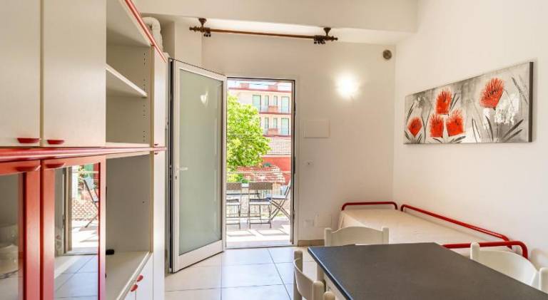 Apartment with patio — photo 4