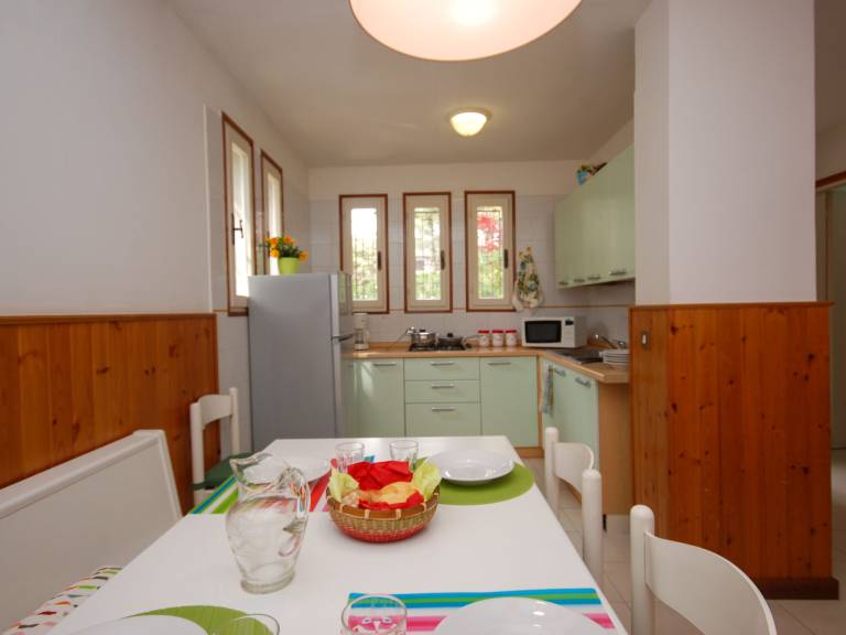 Holiday apartment with patio & yard — photo 4