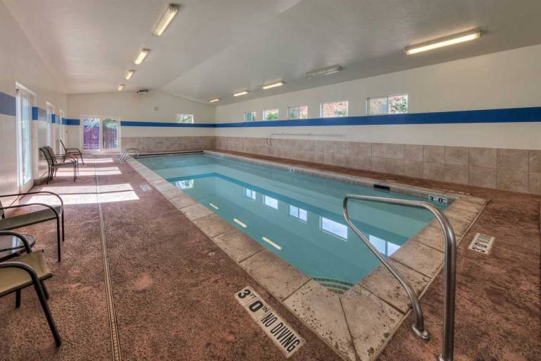 House with pool & barbecue — photo 4