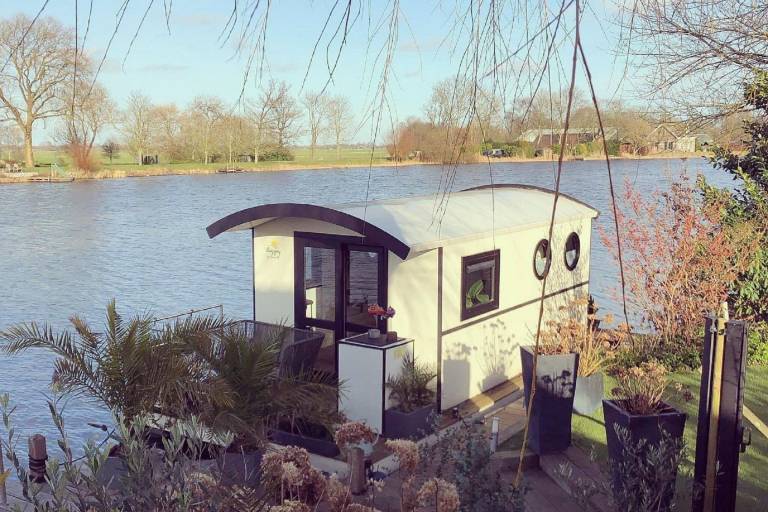 Huisboot  Lathum