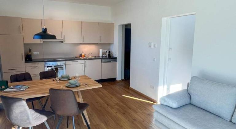 Apartment with patio — photo 3