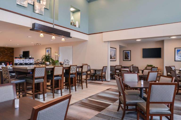 Hampton Inn & Suites Denver-Speer Boulevard — photo 4