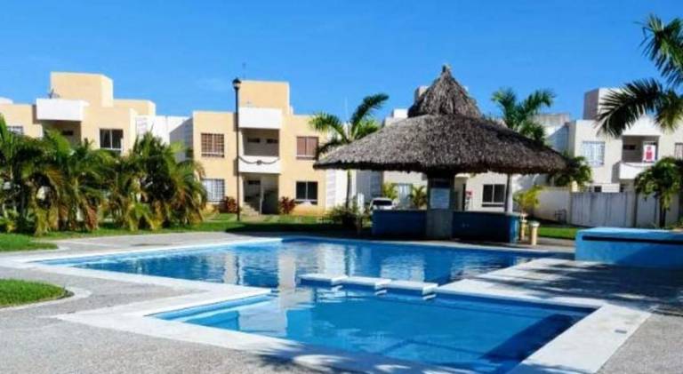 Beautiful holiday apartment with yard, terrace & private pool | Pet-friendly in Acapulco