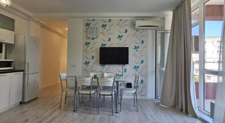 Rental apartment with patio — photo 2