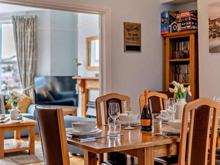 Fully equipped cottage with patio & garden | Water view | Dogs allowed — photo 2