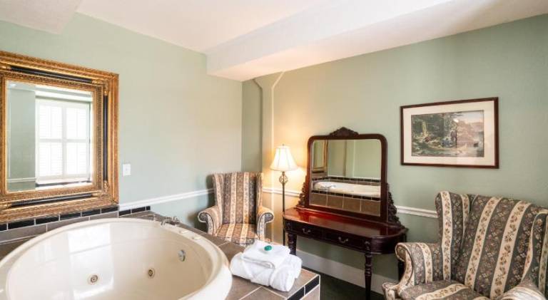 Lake Lure Inn and Spa — photo 5