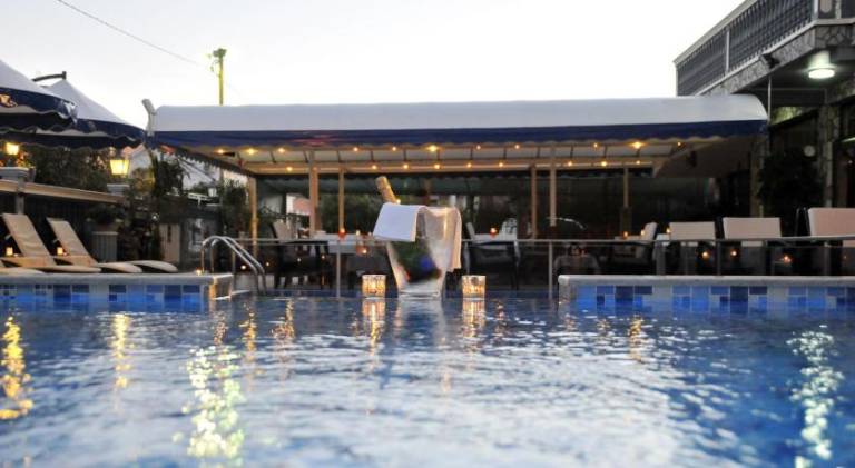 Serviced apartment with sauna, pool & patio — photo 3