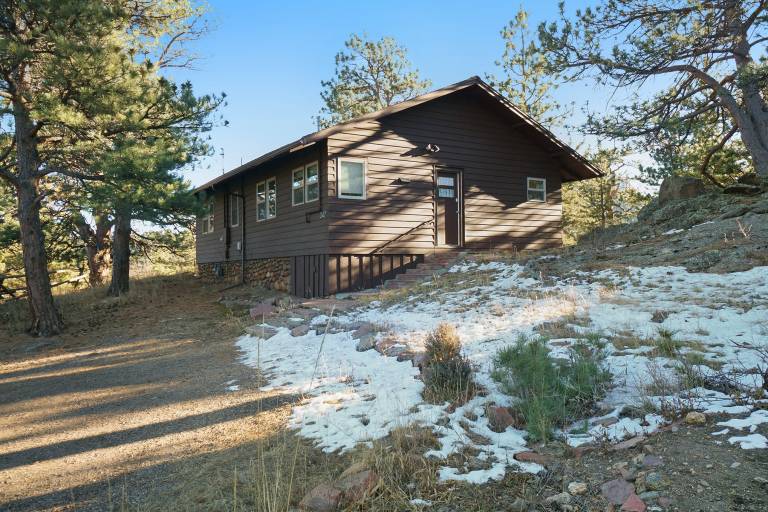 Cabin with barbecue, garden & hot tub | Mountain view — photo 3