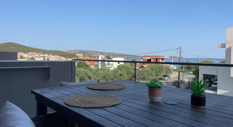 House with yard & terrace — photo 3