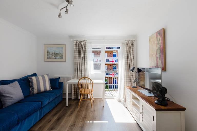 Sunny Urban 1BDR plus Secluded Terrace