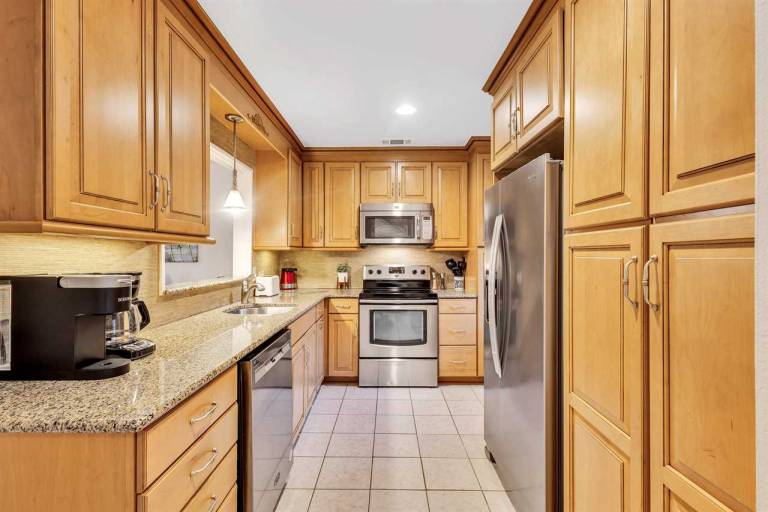Condo with pool & BBQ — photo 4