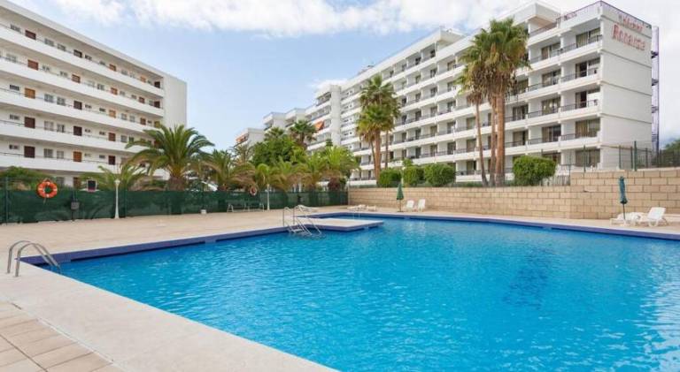 Apartment with terrace & private pool — photo 2