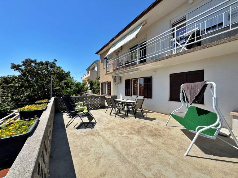 Apartment with BBQ & patio | Sea view — photo 5
