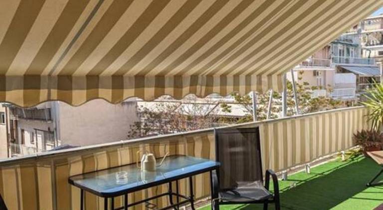 Holiday apartment with terrace in Athens