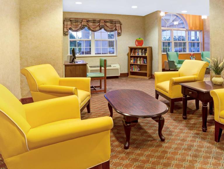 Microtel Inn & Suites by Wyndham Walterboro — photo 4