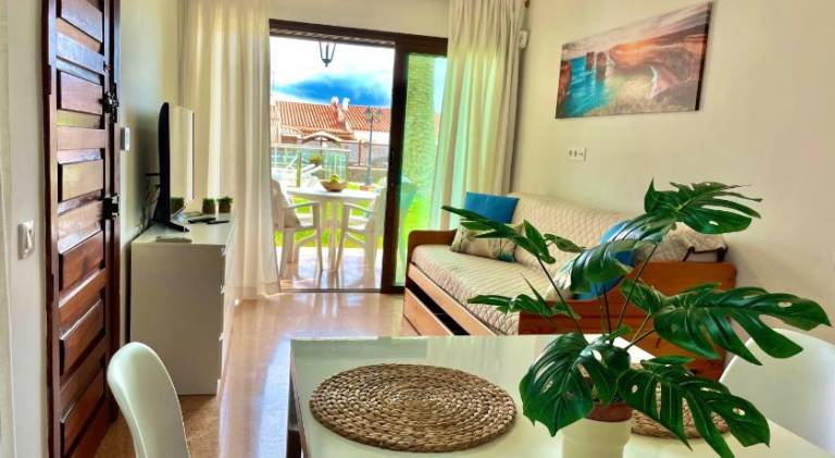 Holiday apartment with private pool, patio & yard | Suitable for remote work — photo 2