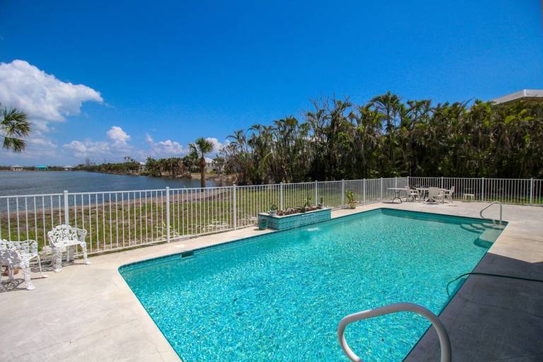 Spacious 3/2 pool home on Sanibel Island - 10 min walk to beach - Lily Pad in Sanibel, FL