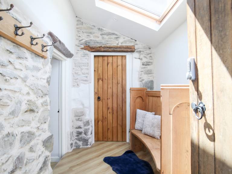 Family-oriented wonderful cottage with grill, yard & hot tub | Pet-friendly — photo 4