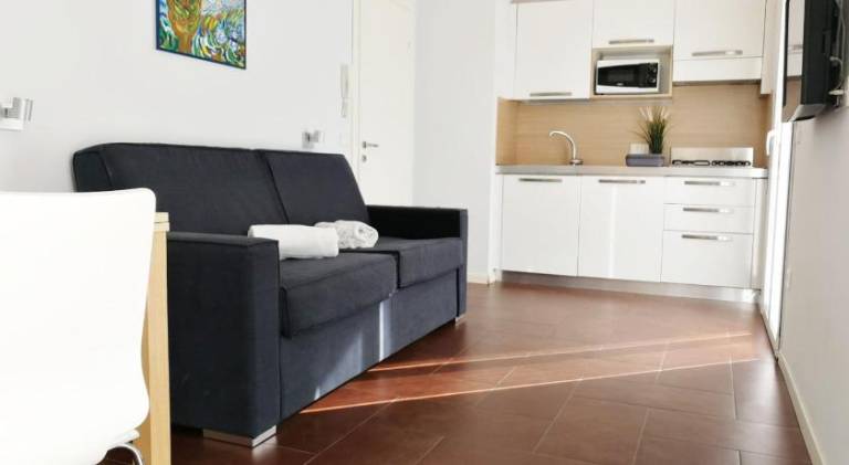 Serviced apartment with patio & yard — photo 4