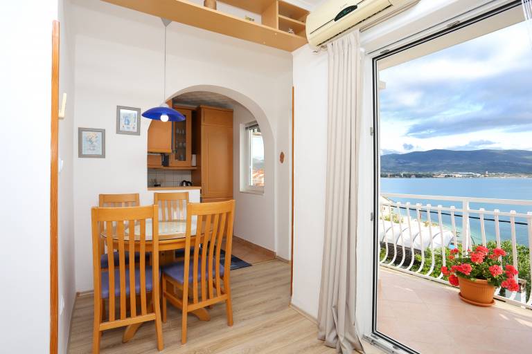Two bedroom apartment with balcony and sea view Arbanija, Čiovo (A-15595-a) — photo 4