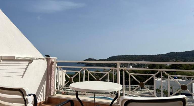 Beautiful serviced apartment with patio & garden | Beach nearby | Pet-friendly — photo 4
