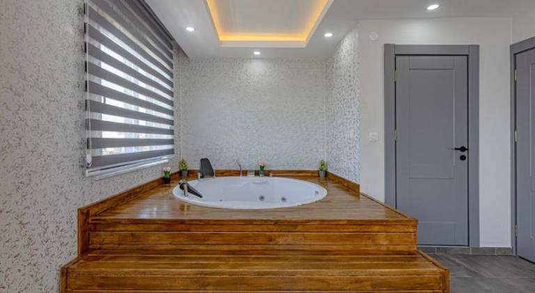 NEAR BY THE LAND OF LEGENDs, PRIVATE POOL WITH JAKUZZI VILLA MOON — photo 4