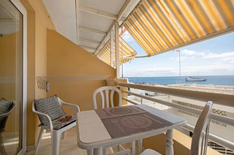 Holiday apartment with fast internet & patio | Sea view | Next to the beach | Pets allowed in Santa Cruz de Tenerife