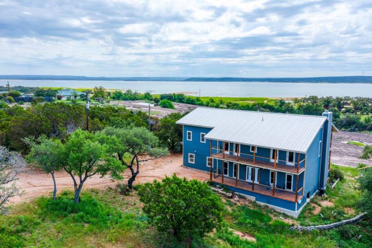 House Lake Buchanan