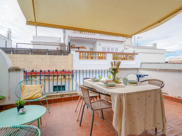 Family-oriented wonderful rental apartment with patio | City view | Next to the beach | Suitable for remote work | Pets are welcome — photo 2