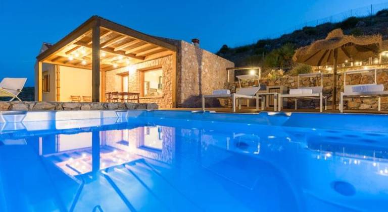 Villa with hot tub & pool — photo 3
