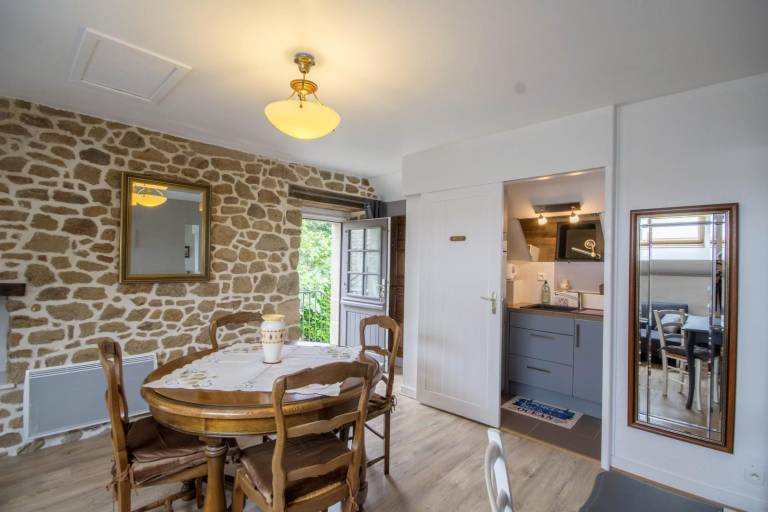 Gite with yard & patio | Pets allowed — photo 3