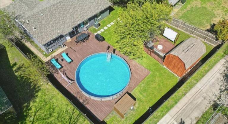 House with pool in Richardson, TX